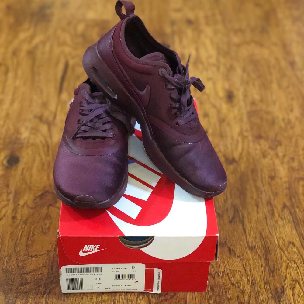 Nike tennis shoes